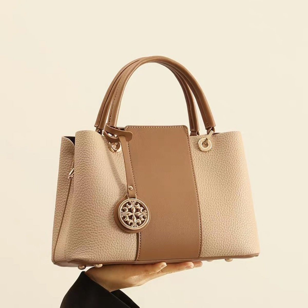 04efdddc-9a1b-401b-90b2-d7a55a02941d-Max